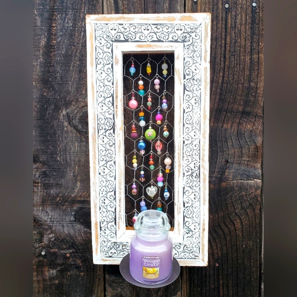BOHO CHICKEN WIRE BEADED FRAME/WALL DECOR - Picture 1 of 9